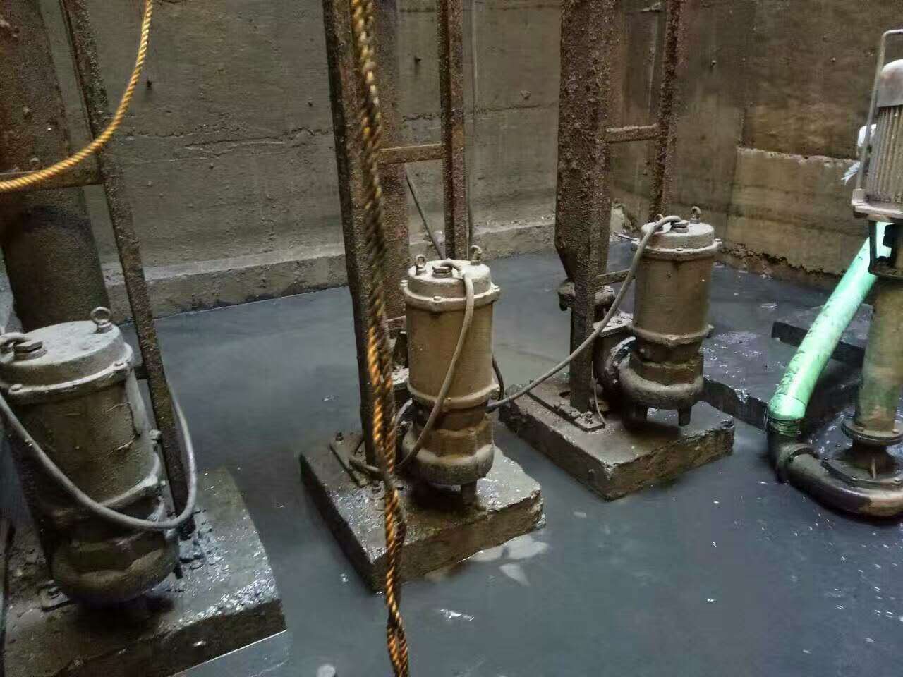 稷山污水池清理