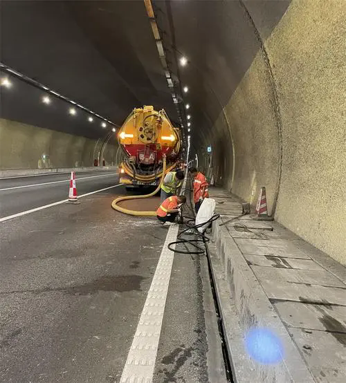 稷山隧道排水渠清淤